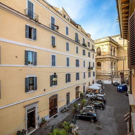 In Front Of Coliseum Apartment Rome Exterior photo