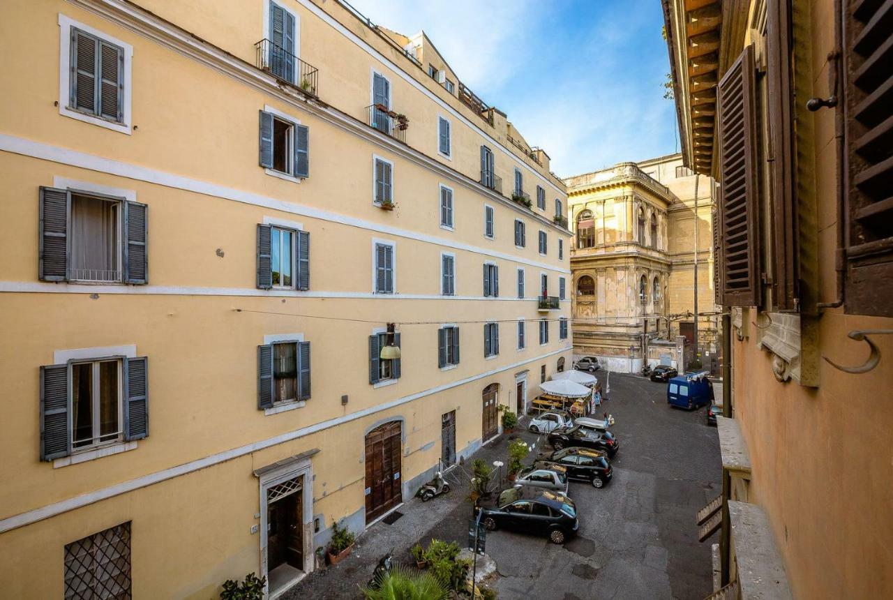 In Front Of Coliseum Apartment Rome Exterior photo